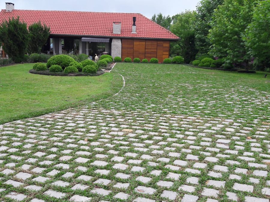 Resultado de gramado com pedras em propriedade na Quarta Colônia/RS